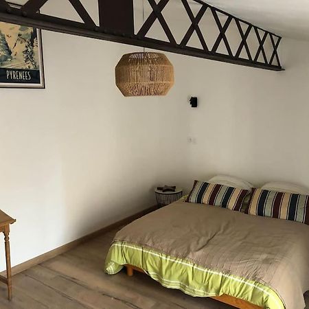 Chez Voltaire Maison Typique Et Son Patio Au Coeur De Thuir Dış mekan fotoğraf