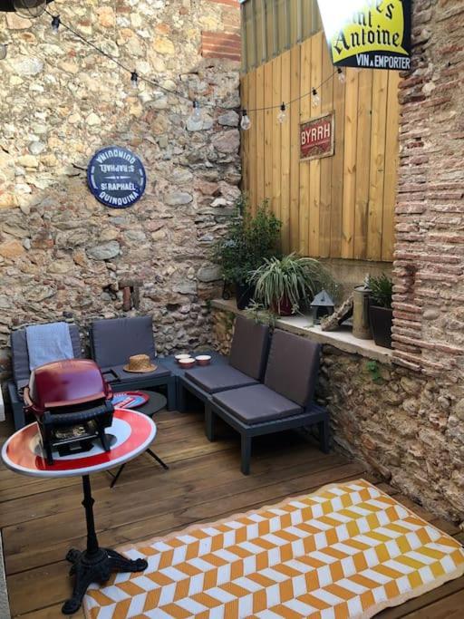 Chez Voltaire Maison Typique Et Son Patio Au Coeur De Thuir Dış mekan fotoğraf