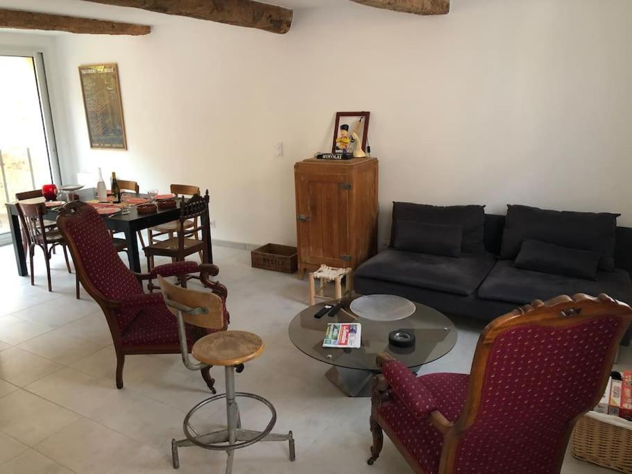 Chez Voltaire Maison Typique Et Son Patio Au Coeur De Thuir Dış mekan fotoğraf
