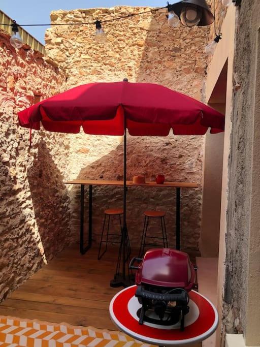 Chez Voltaire Maison Typique Et Son Patio Au Coeur De Thuir Dış mekan fotoğraf